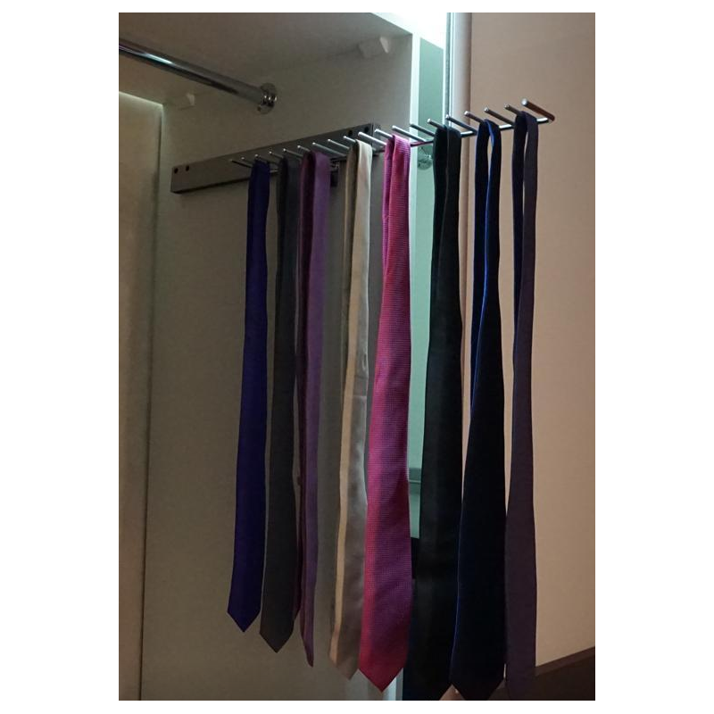 PEKA 15.29.C    WIESZAK NA 17 KRAWATÓW